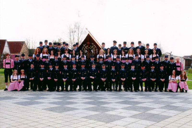 FFW Ehingen Wehr und Festdamen beim 135-jährigen Jubiläum