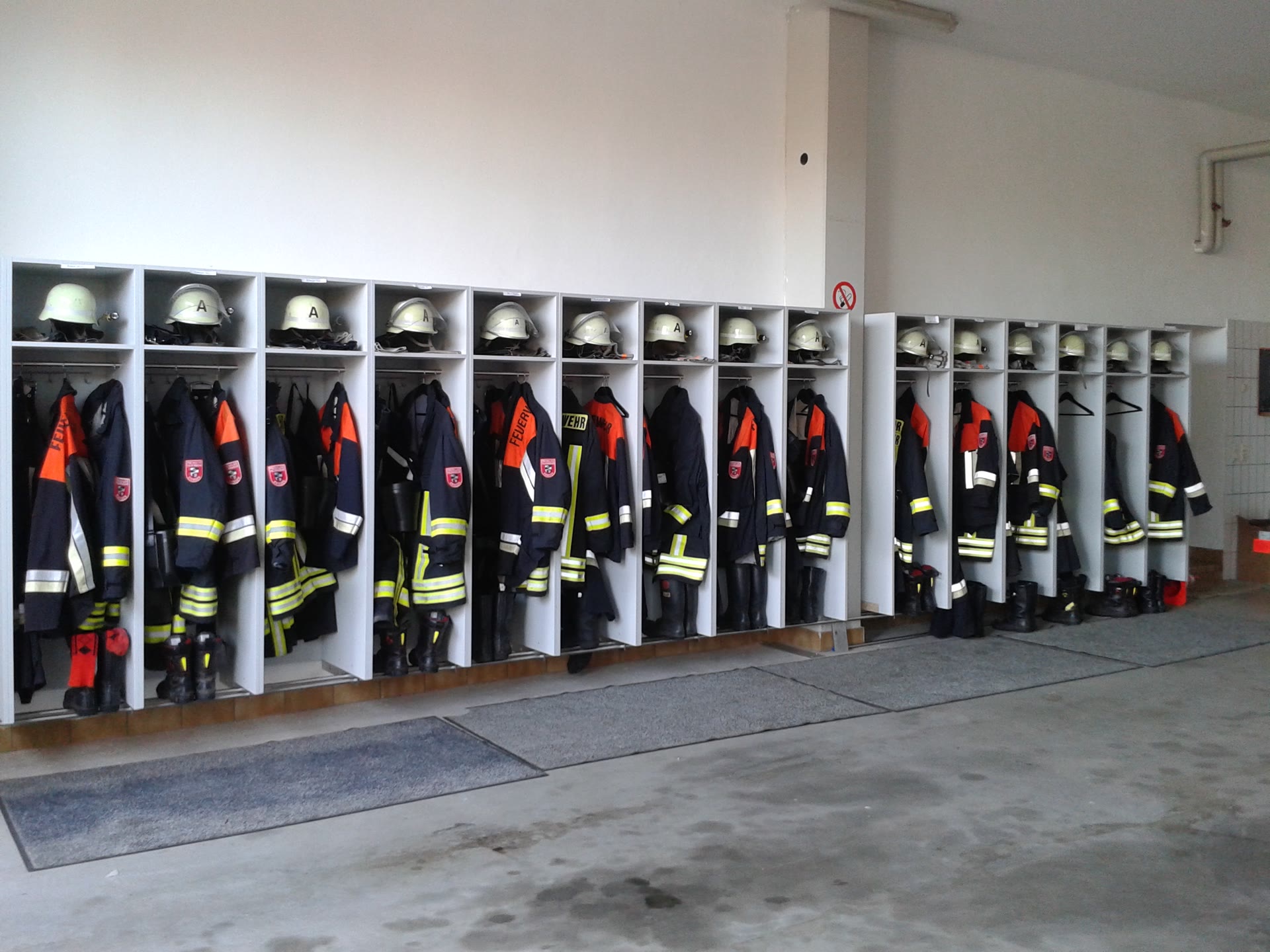 neue Kleiderschränke für unser Feuerwehrhaus