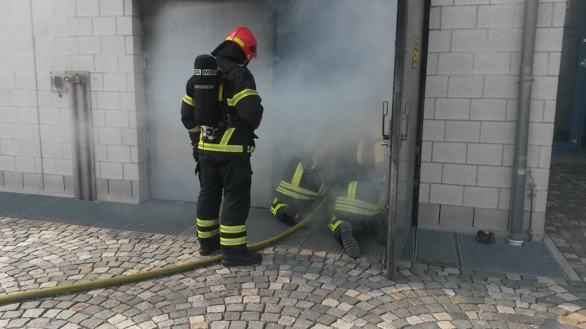 Verhaltenstraining im Brandfall / Brandhaus SFS Würzburg