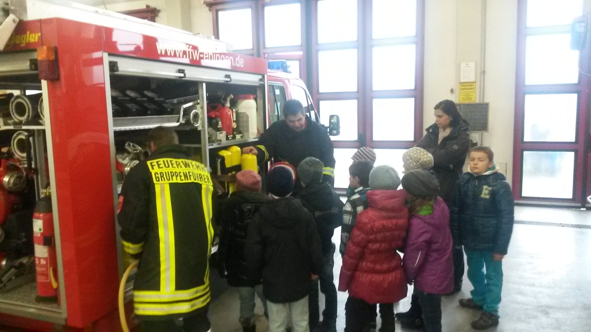 Grundschule zu Besuch bei der Feuerwehr