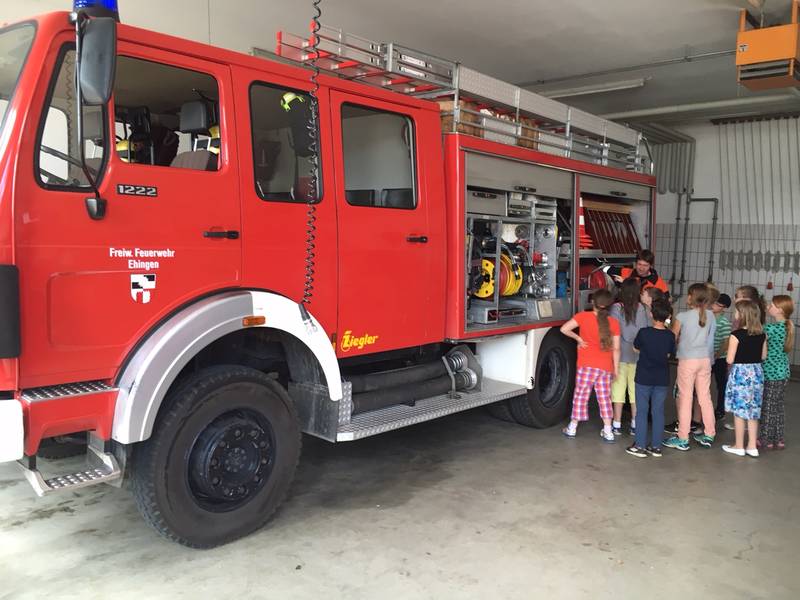 Grundschule zu Besuch bei der Feuerwehr