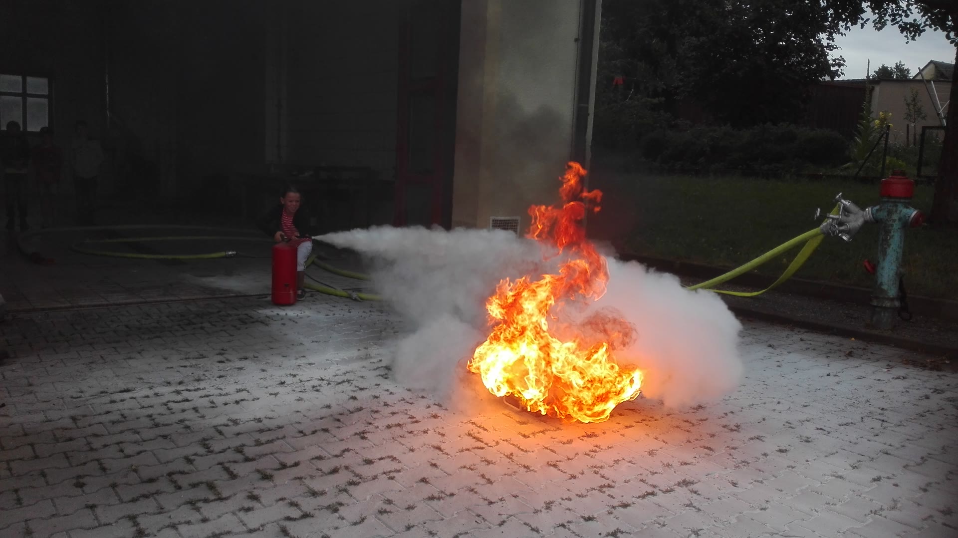 Grundschule zu Besuch bei der Feuerwehr