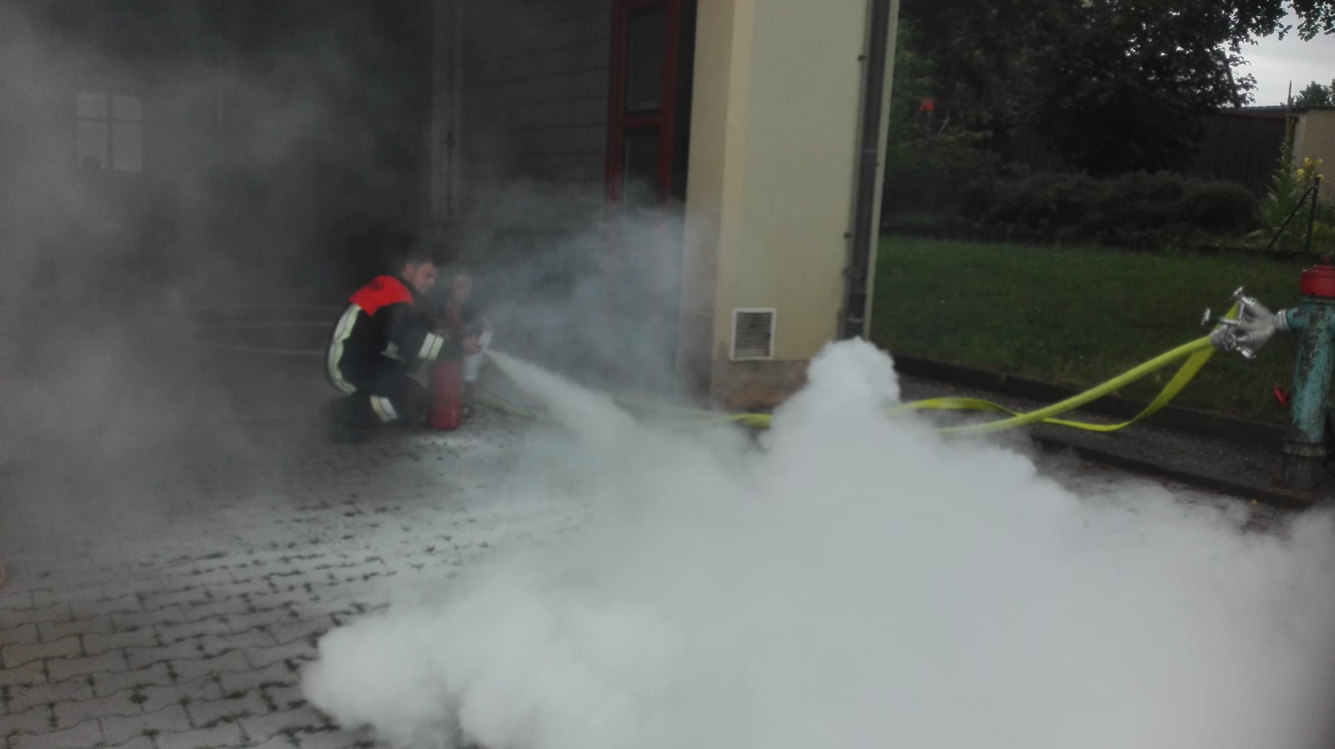 Grundschule zu Besuch bei der Feuerwehr