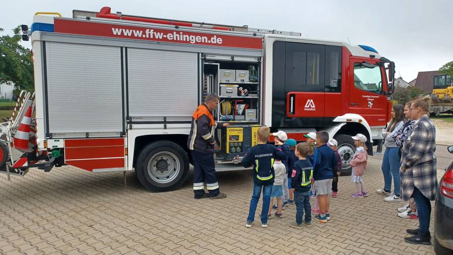 Kindergarten zu Besuch bei der Feuerwehr