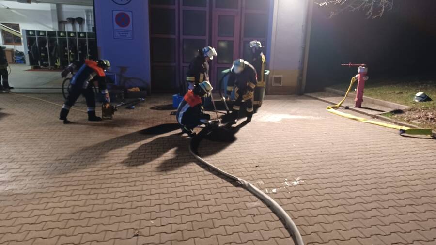 Übung THL / Ölschadensbekämpfung und Personenrettung aus Misslage