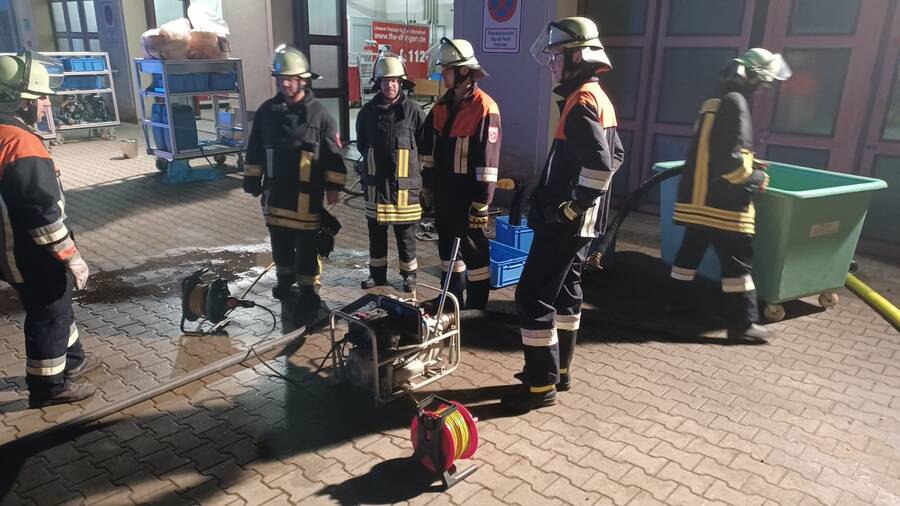 Übung THL / Ölschadensbekämpfung und Personenrettung aus Misslage