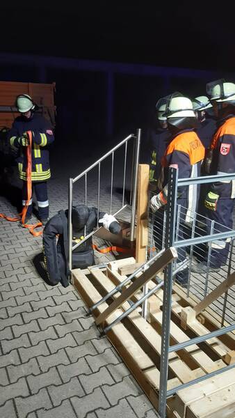 Übung THL / Ölschadensbekämpfung und Personenrettung aus Misslage