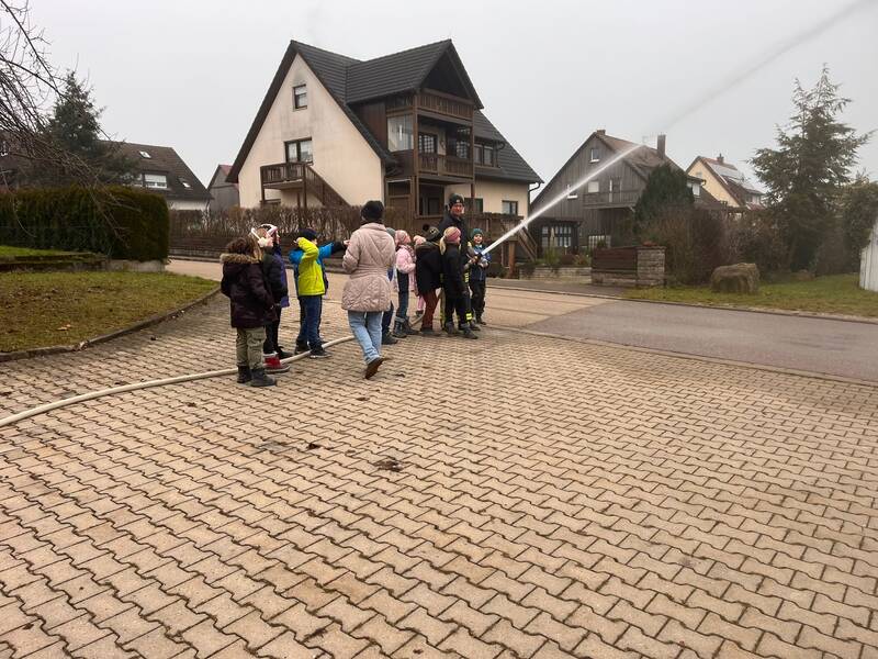 Grundschule Ehingen bei der Feuerwehr