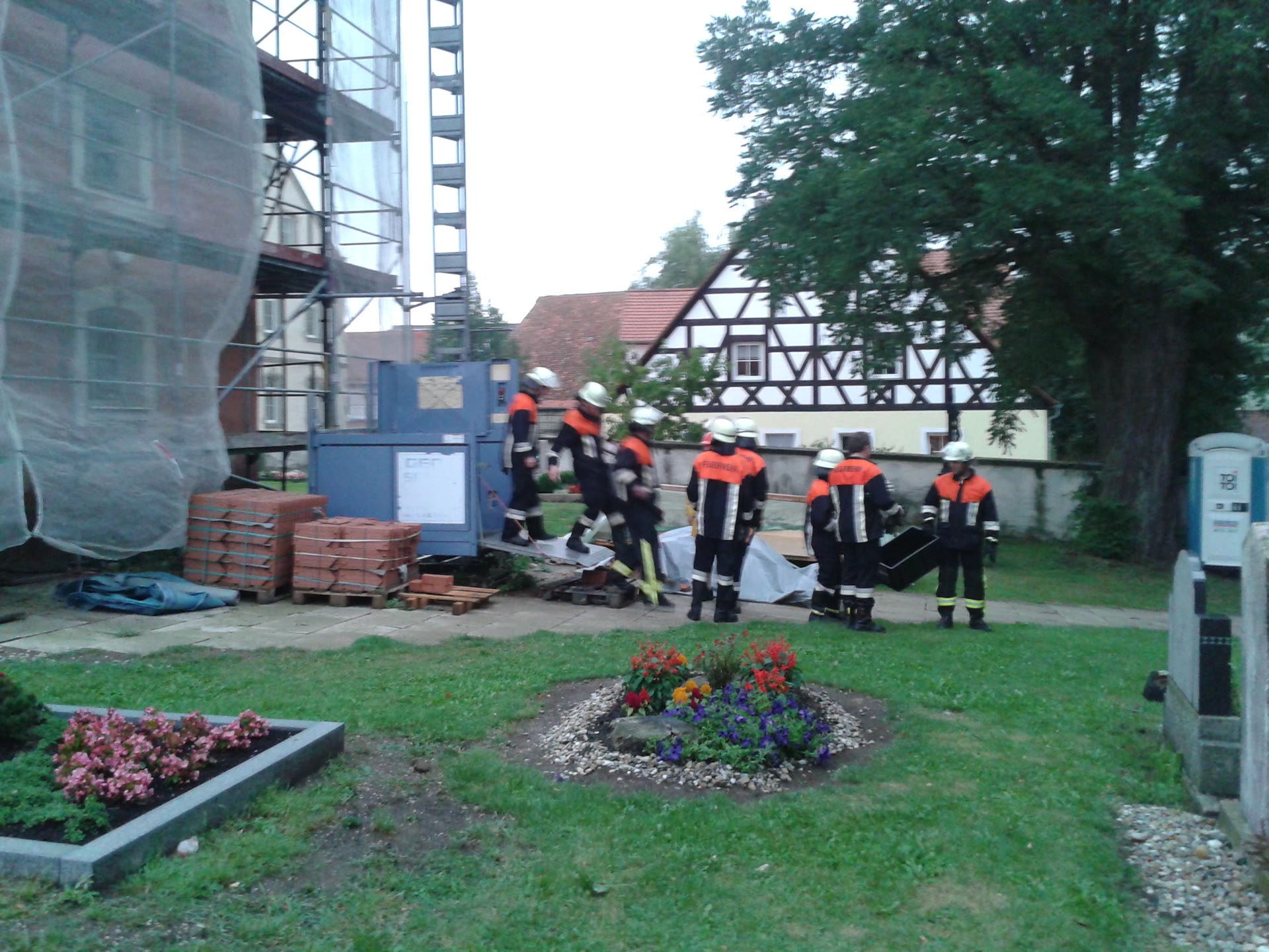 Technische Hilfeleistung / offenes Kirchendach