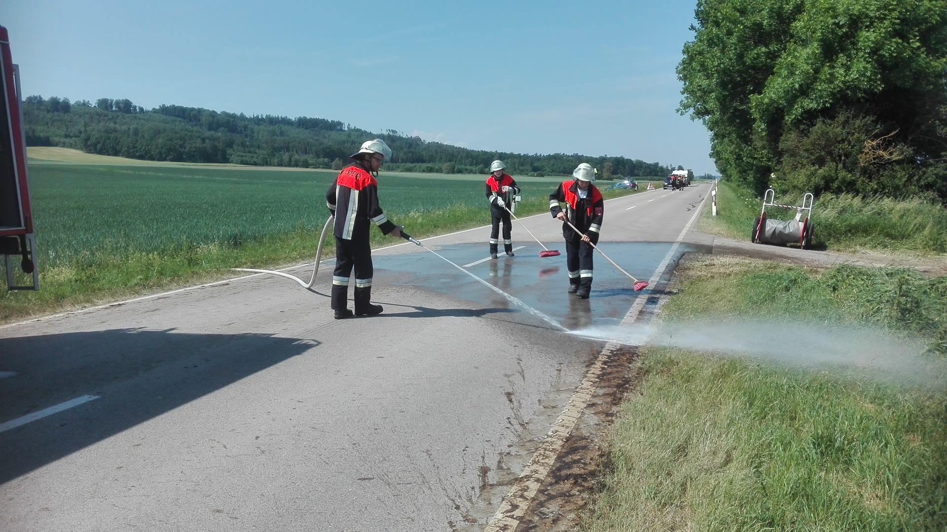 verschmutzte Fahrbahn / Staatsstraße Ehingen