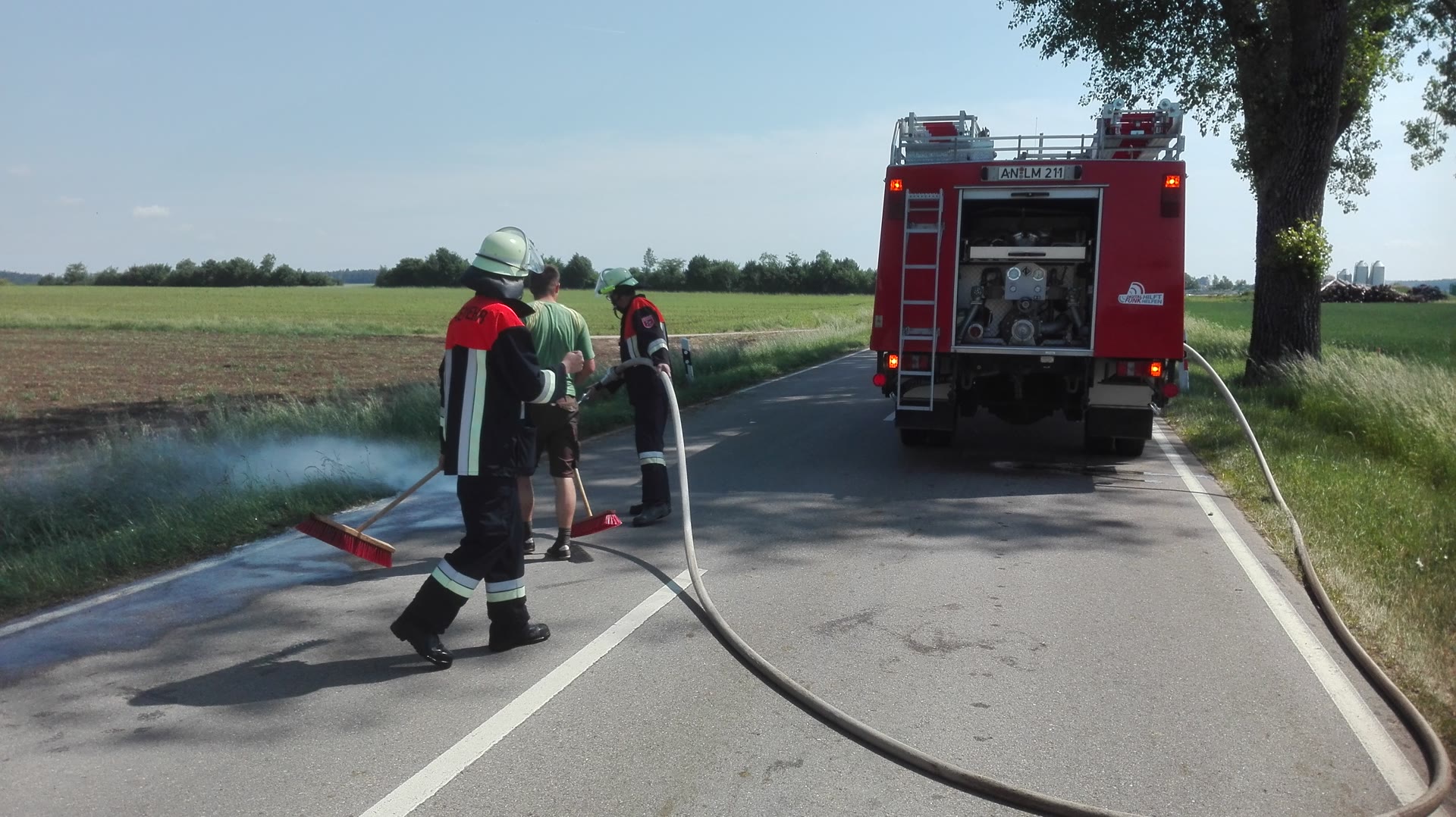 verschmutzte Fahrbahn / Staatsstraße Ehingen