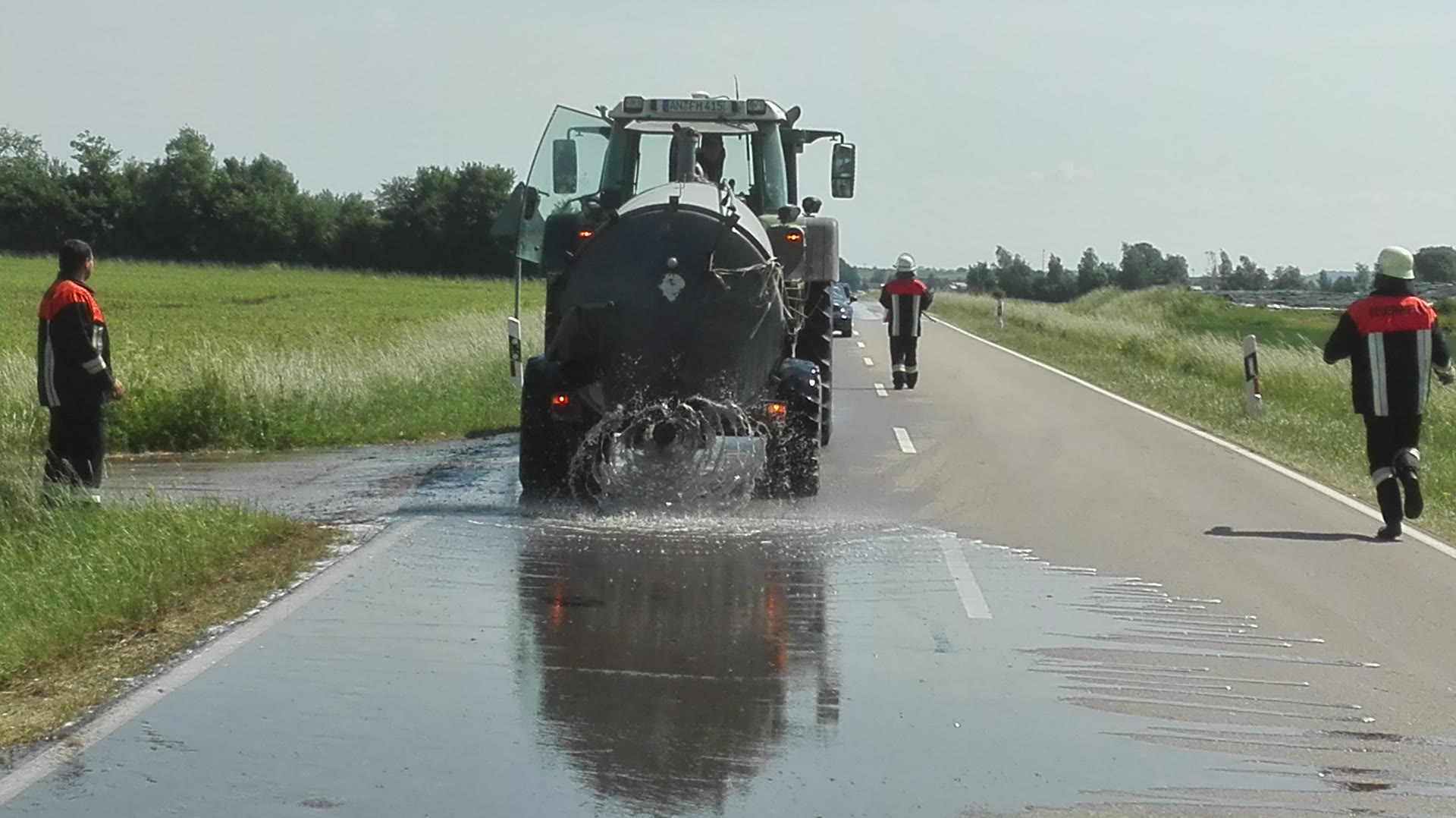 verschmutzte Fahrbahn / Staatsstraße Ehingen
