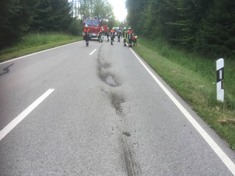verschmutze Fahrbahn / Kreisstraße AN 49