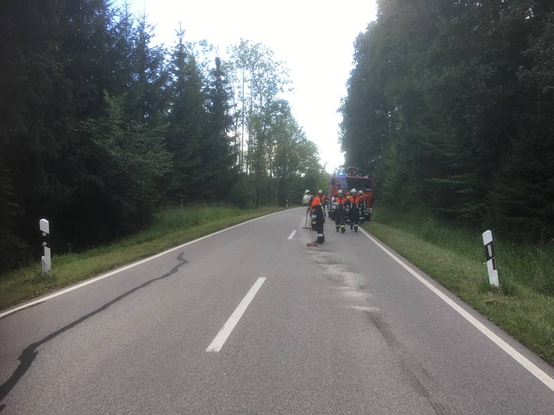 verschmutze Fahrbahn / Kreisstraße AN 49